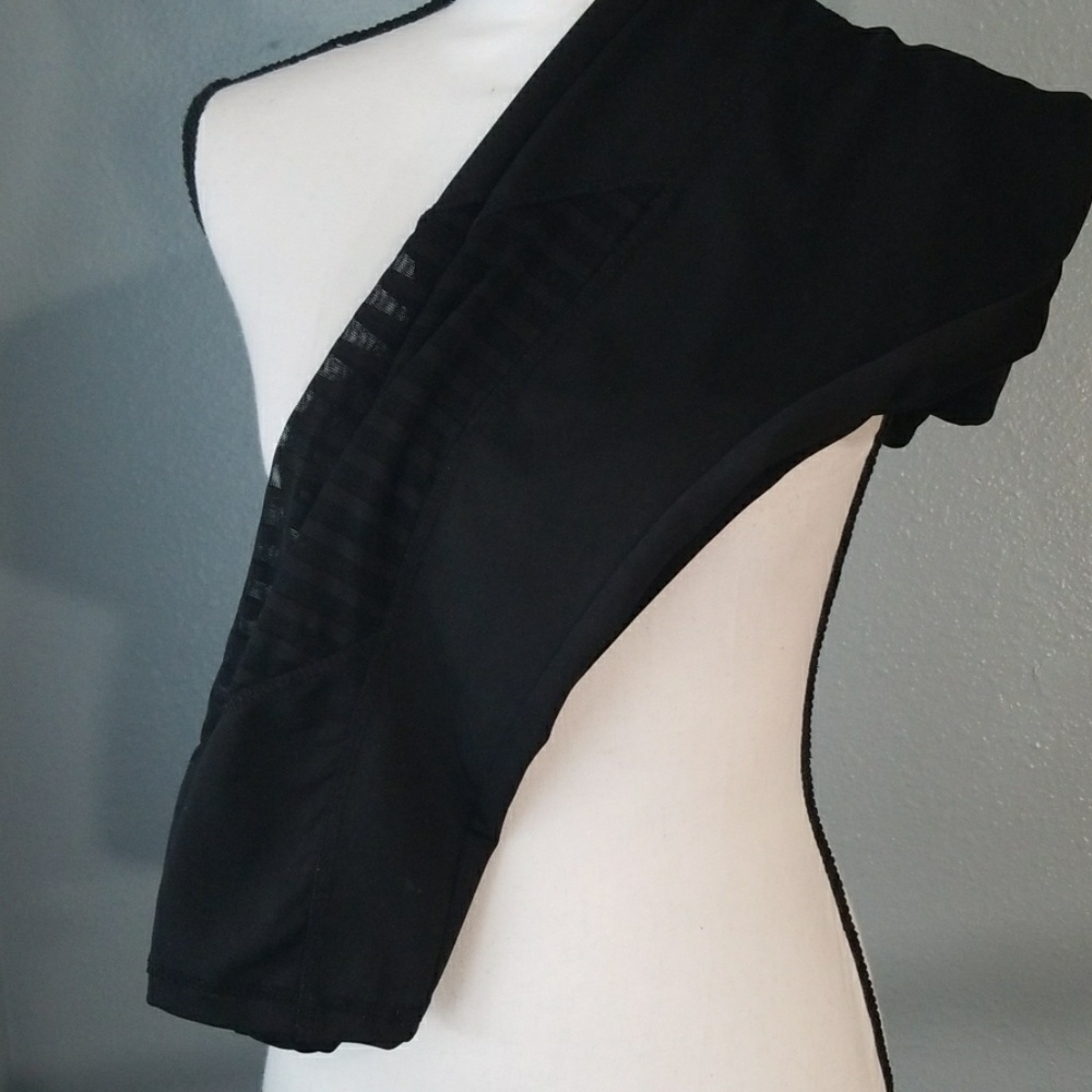 Take A Walk Cut out Athletic Capris - Picture 6 of 7